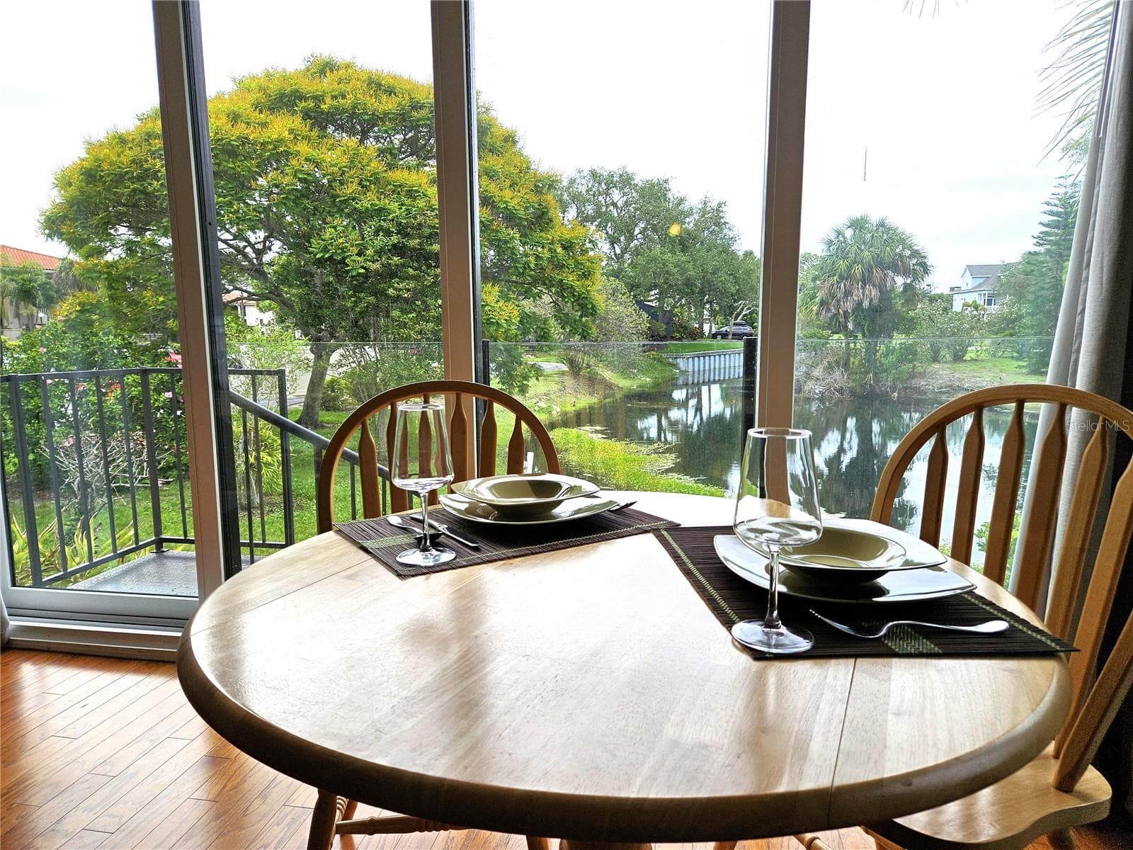 Extension, seating area. - 1800 MARINER DR #9, TARPON SPRINGS