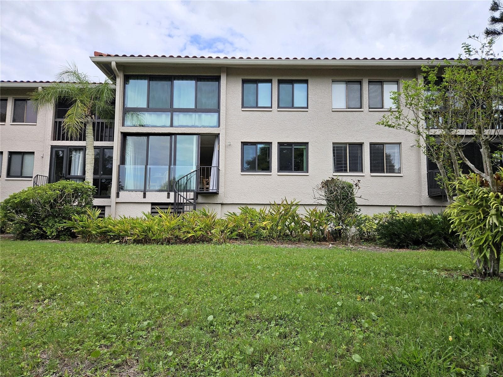 Back exposure - 1800 MARINER DR #9, TARPON SPRINGS