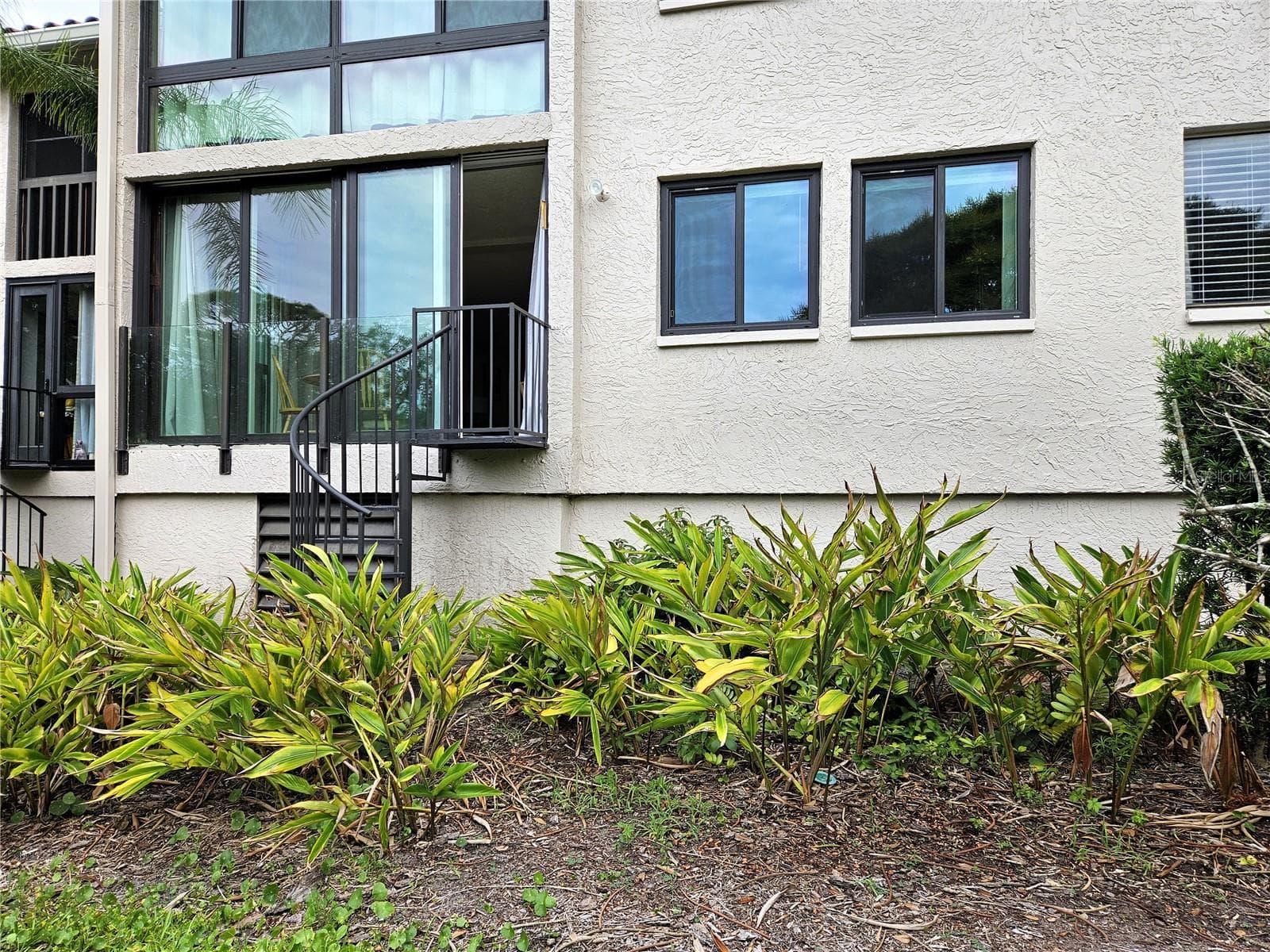 Back exposure - 1800 MARINER DR #9, TARPON SPRINGS
