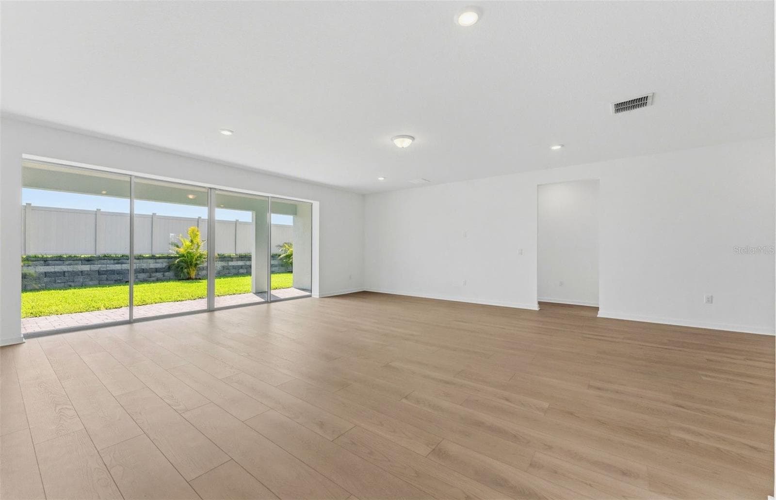 Gathering Room w/Pocket Sliding Glass Door - 9738 AUTUMN RIDGE AVE, RIVERVIEW