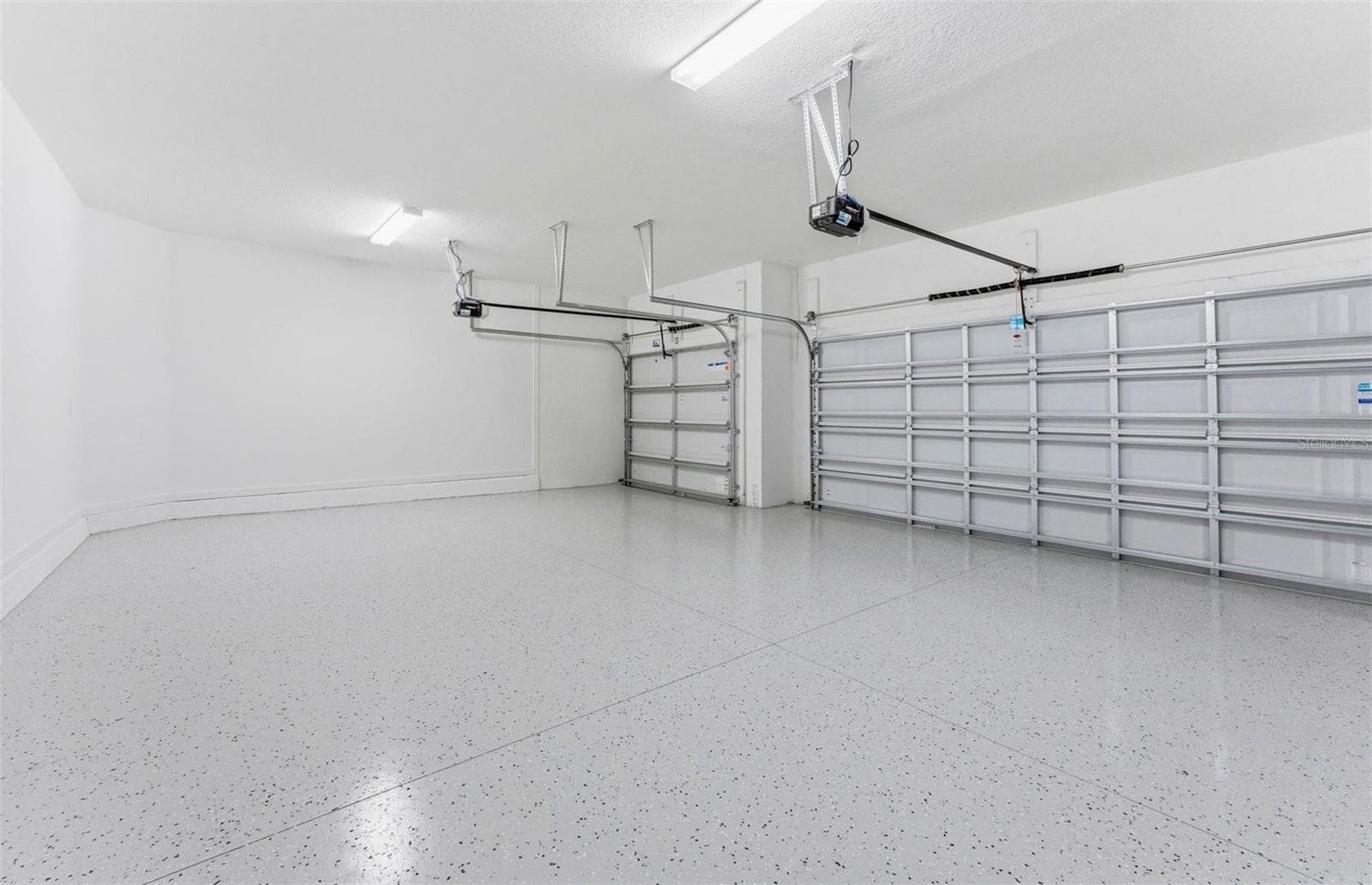 3-Car Garage w/Epoxy Flooring - 9738 AUTUMN RIDGE AVE, RIVERVIEW
