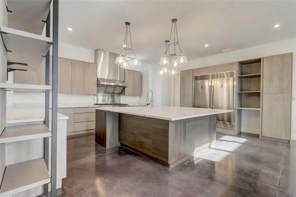 Chef's Kitchen with oversized center island - 641 NORTHWOOD CIRCLE, WINTER PARK