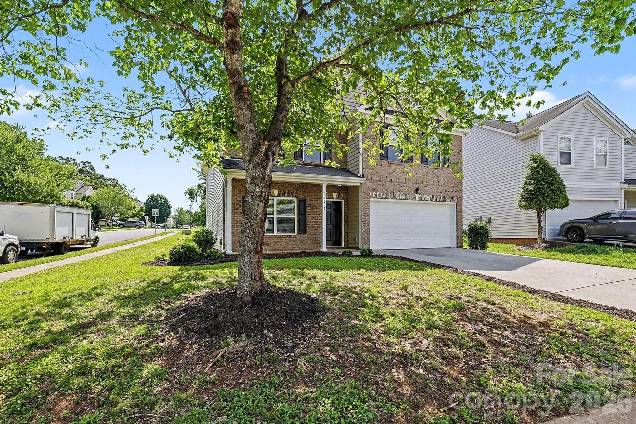 Single Family Residence at 5618 Stowe Derby Drive, Charlotte, photo 3 of 33