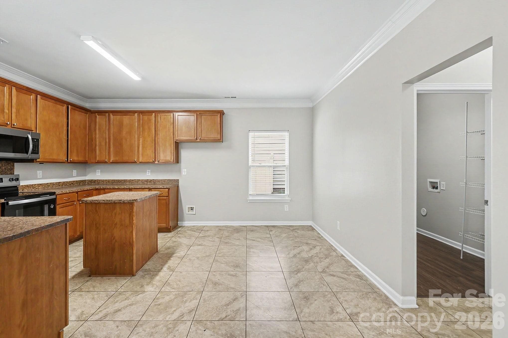 Single Family Residence at 5618 Stowe Derby Drive, Charlotte, photo 9 of 33
