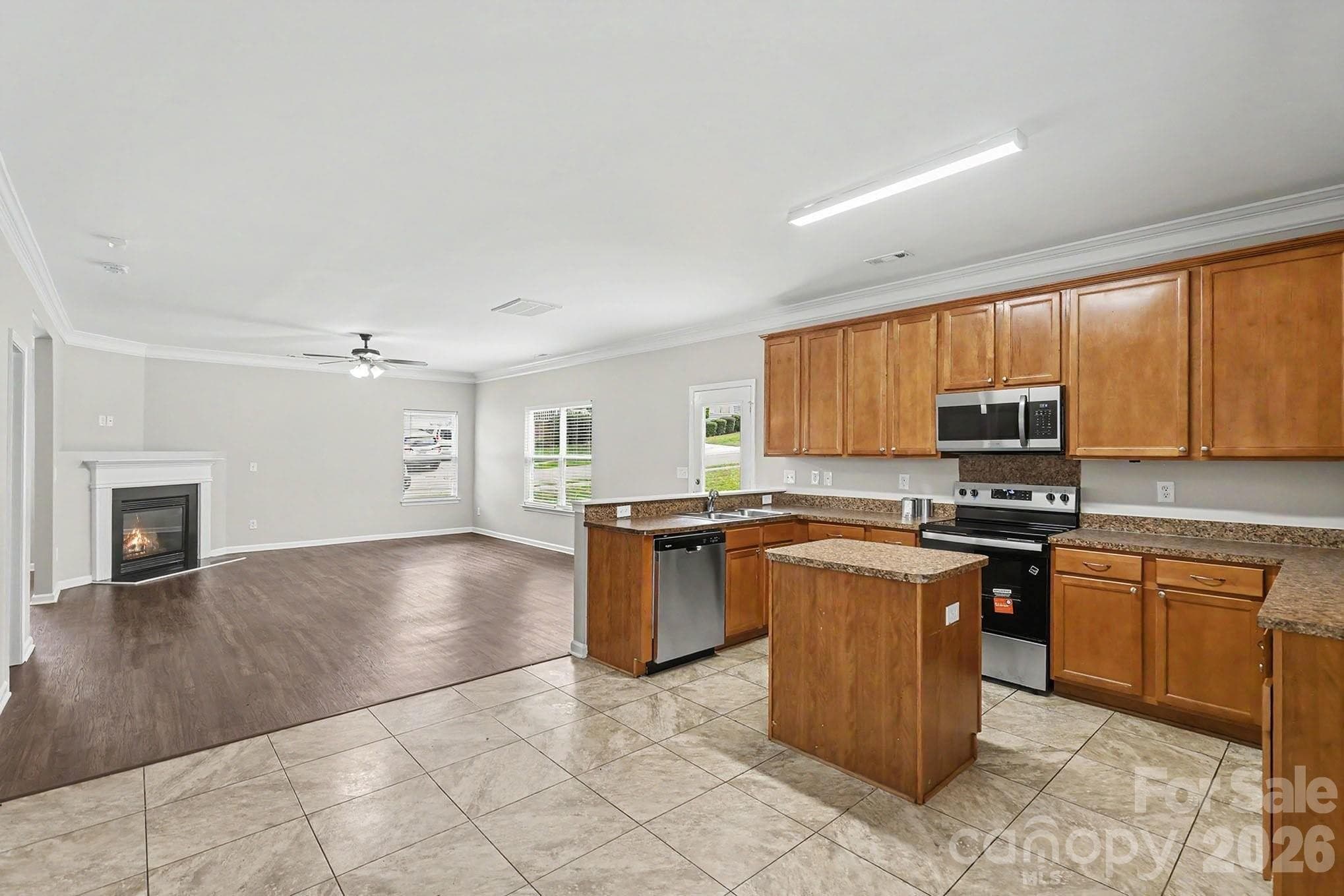 Single Family Residence at 5618 Stowe Derby Drive, Charlotte, photo 10 of 33