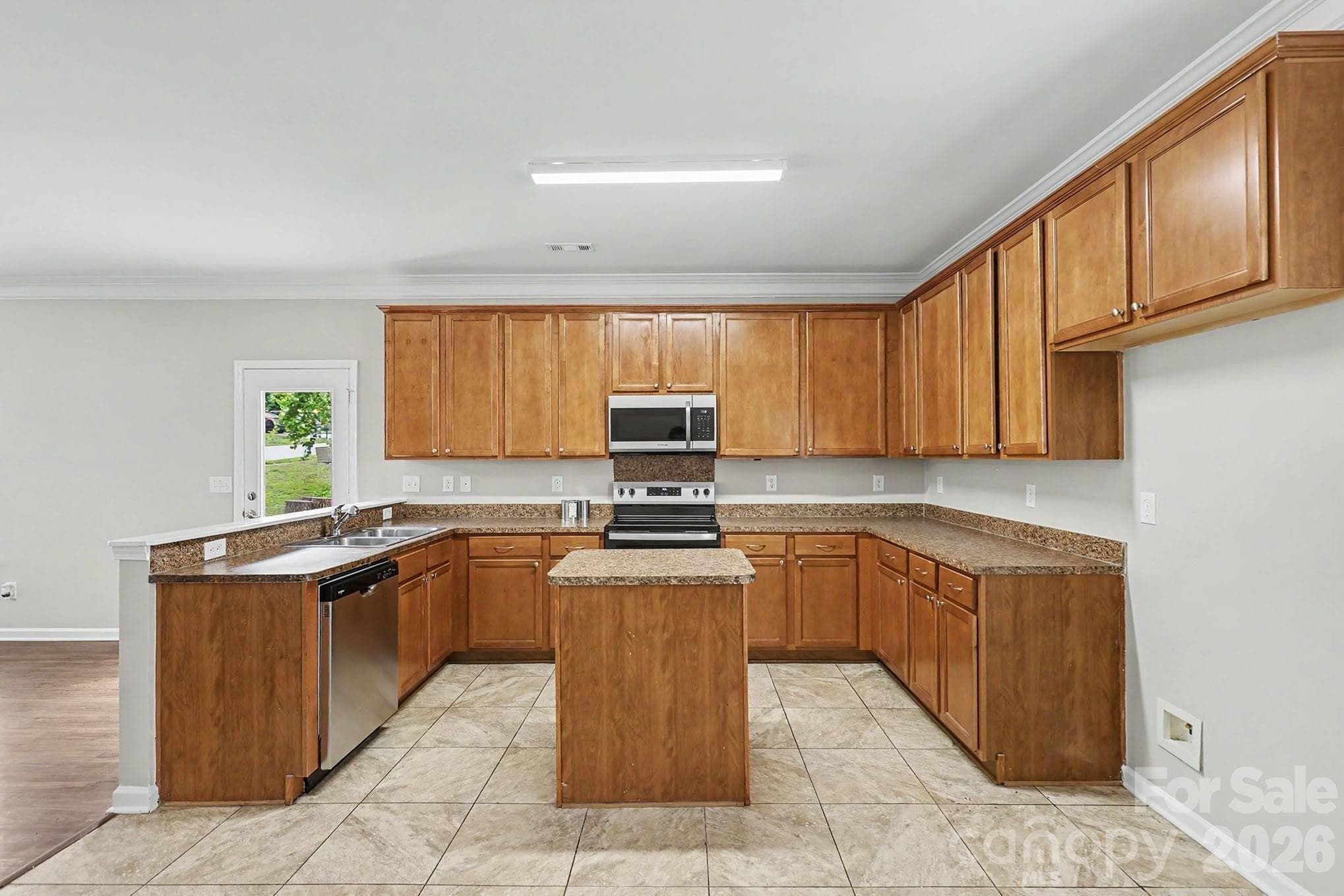 Single Family Residence at 5618 Stowe Derby Drive, Charlotte, photo 11 of 33