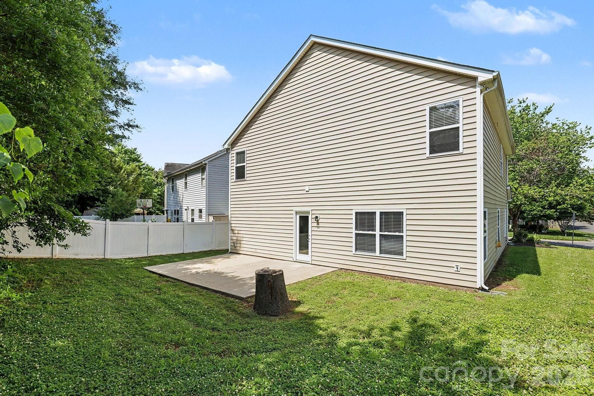 Single Family Residence at 5618 Stowe Derby Drive, Charlotte, photo 31 of 33