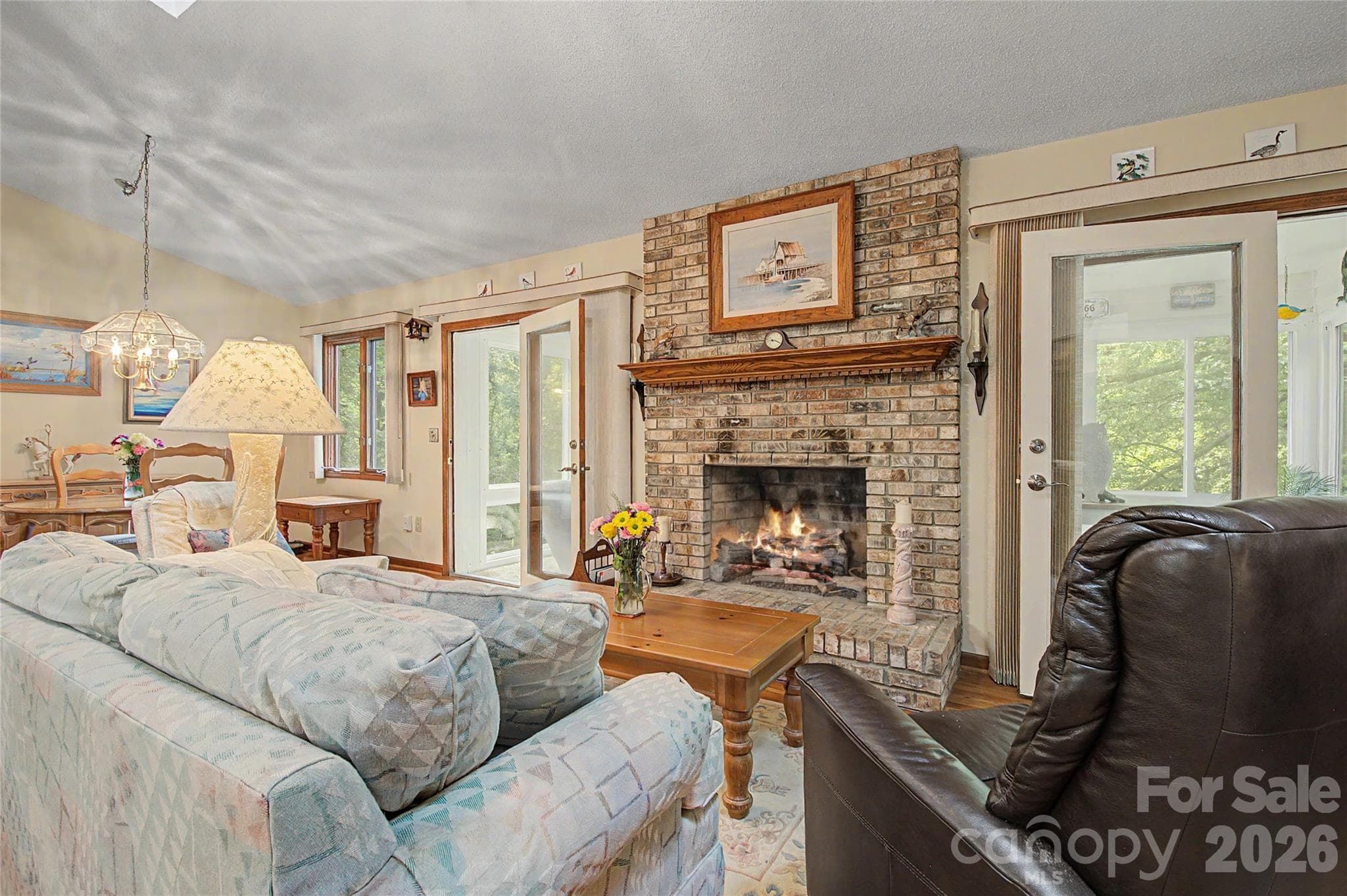 Main Living Room with Beautiful Gas Fireplace - Horse Shoe