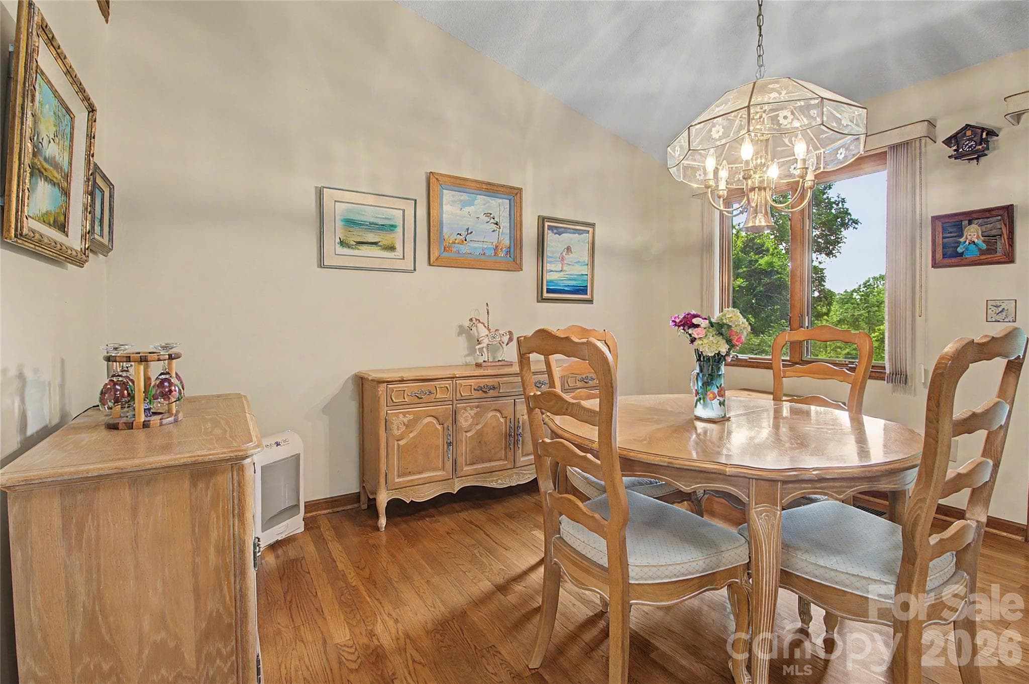 Adjoining Dining Area - Horse Shoe