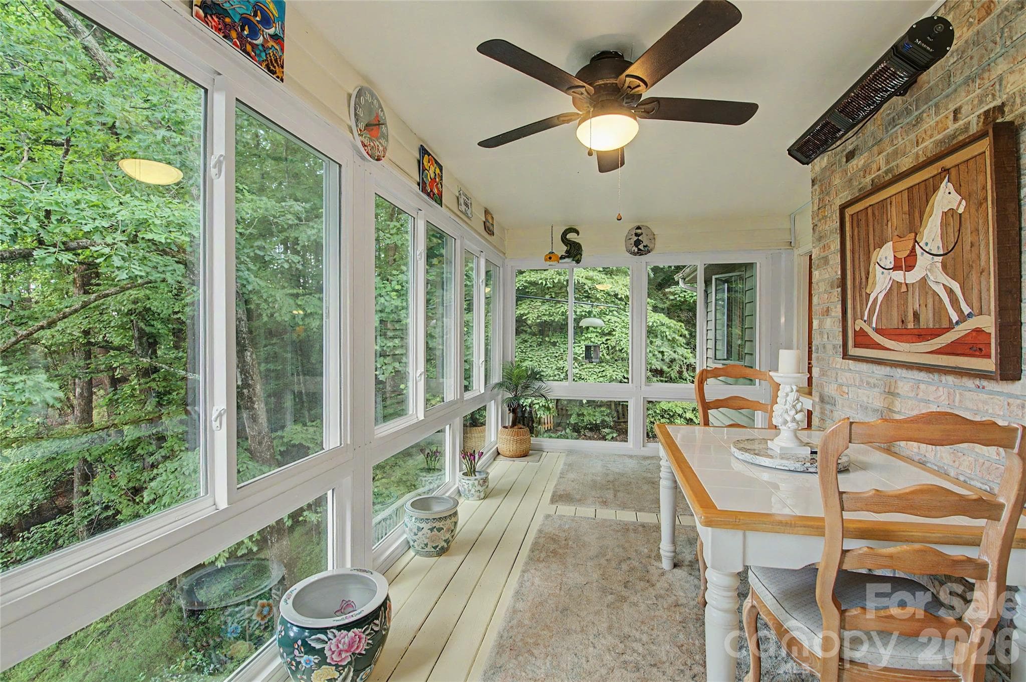 Sun Room features Winter Views - Horse Shoe