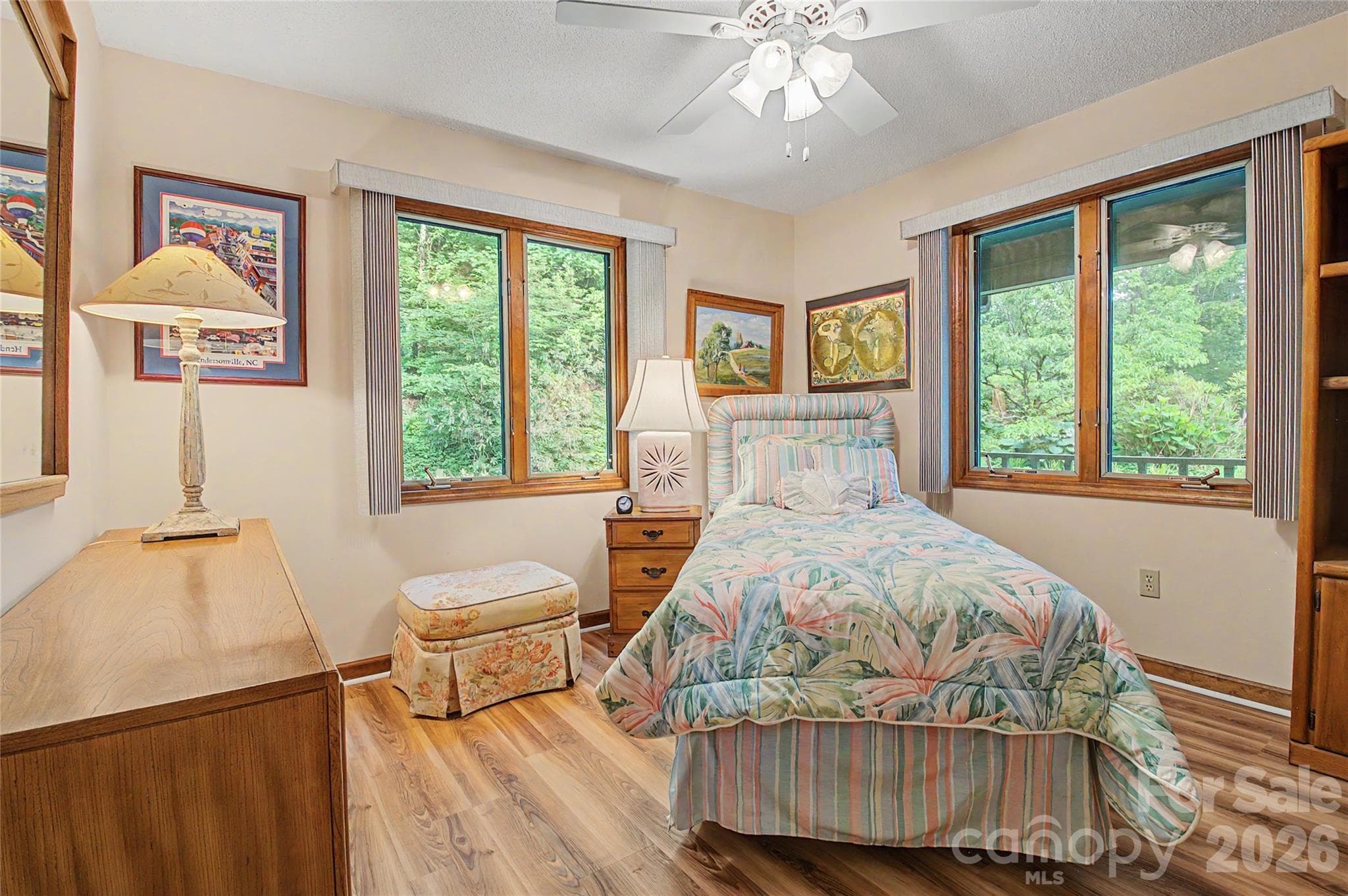 Guest Bedroom Main - Horse Shoe