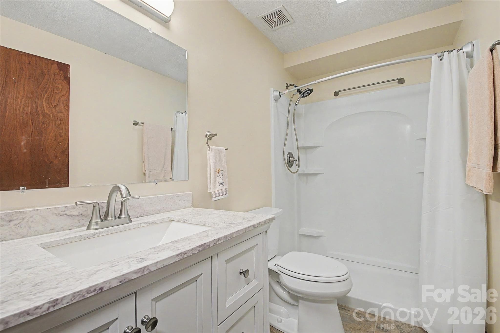 Newly Renovated Full Bath Lower Level - Horse Shoe