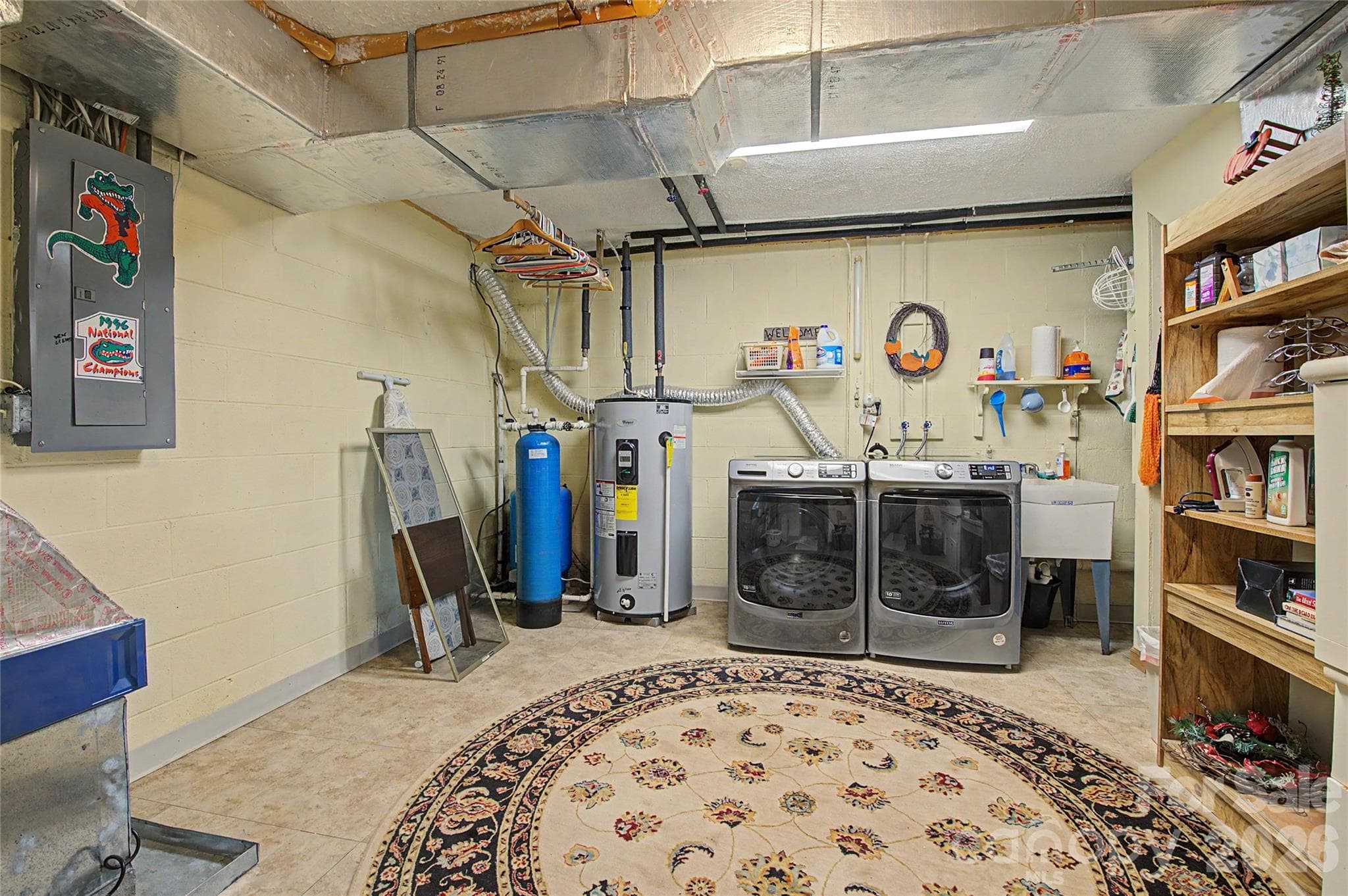 Ample Utility Room Lower Level, 15 x 12. - Horse Shoe