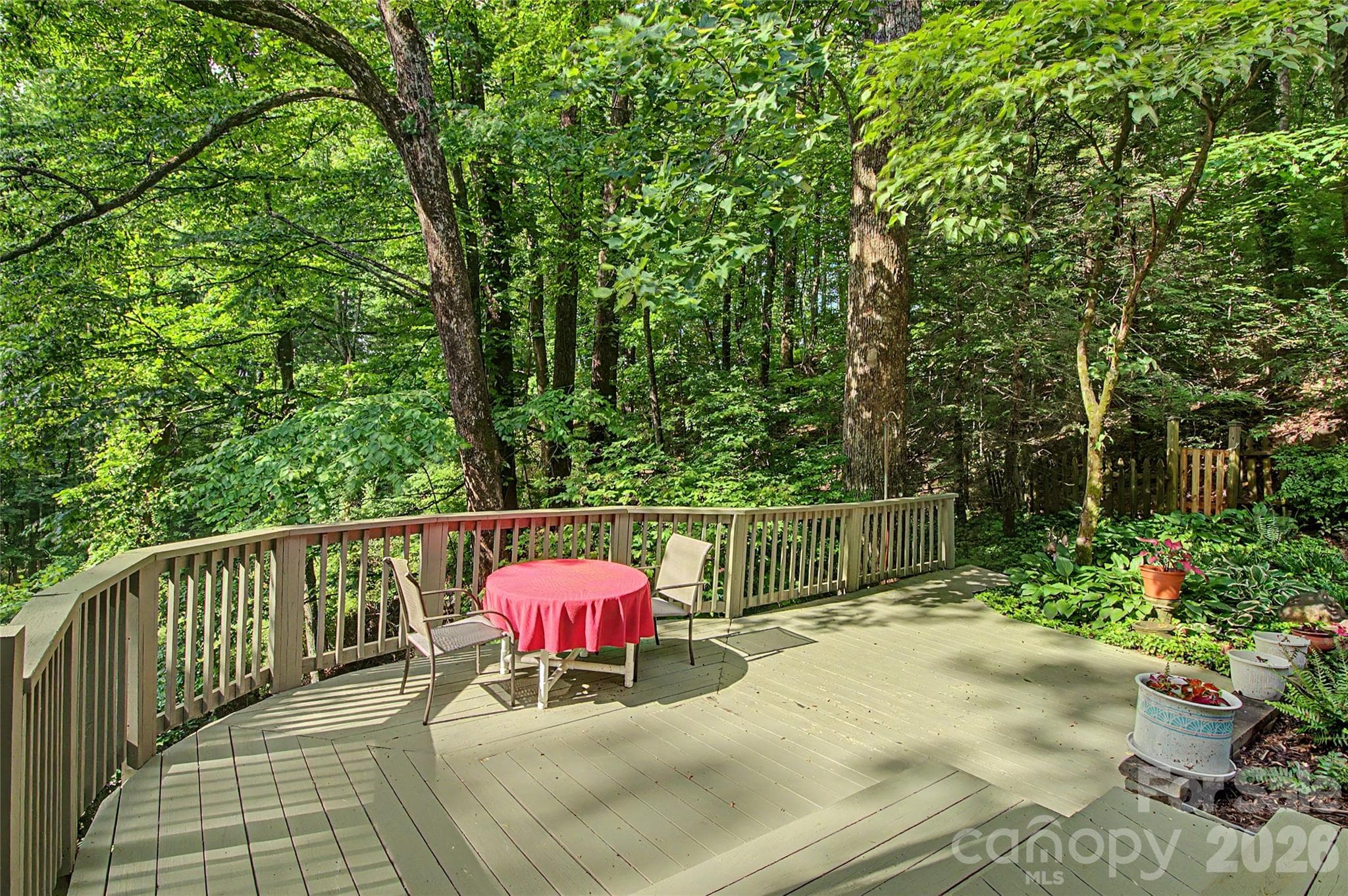 Take in the Peaceful Setting. - Horse Shoe