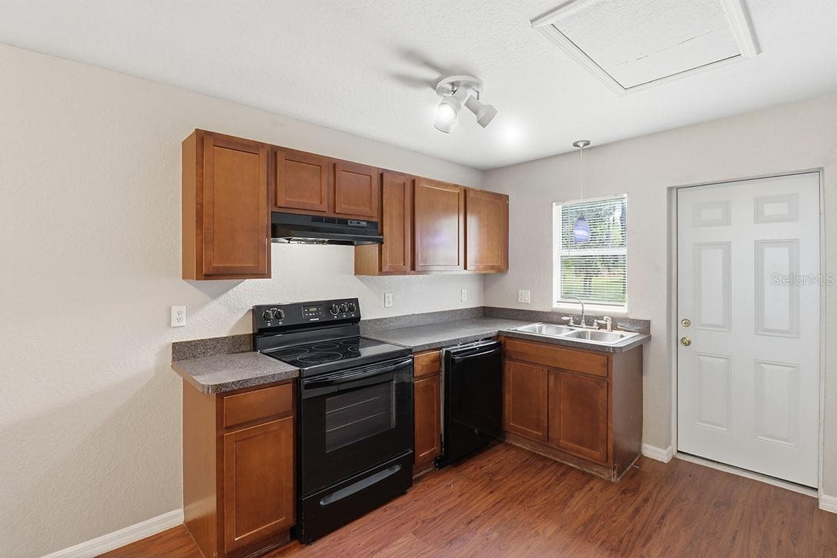 NOTE: Interior photos are from next-door duplex unit for sale by the same owner. Floor plans are identical. - 9261 N PEACHTREE WAY, CITRUS SPRINGS