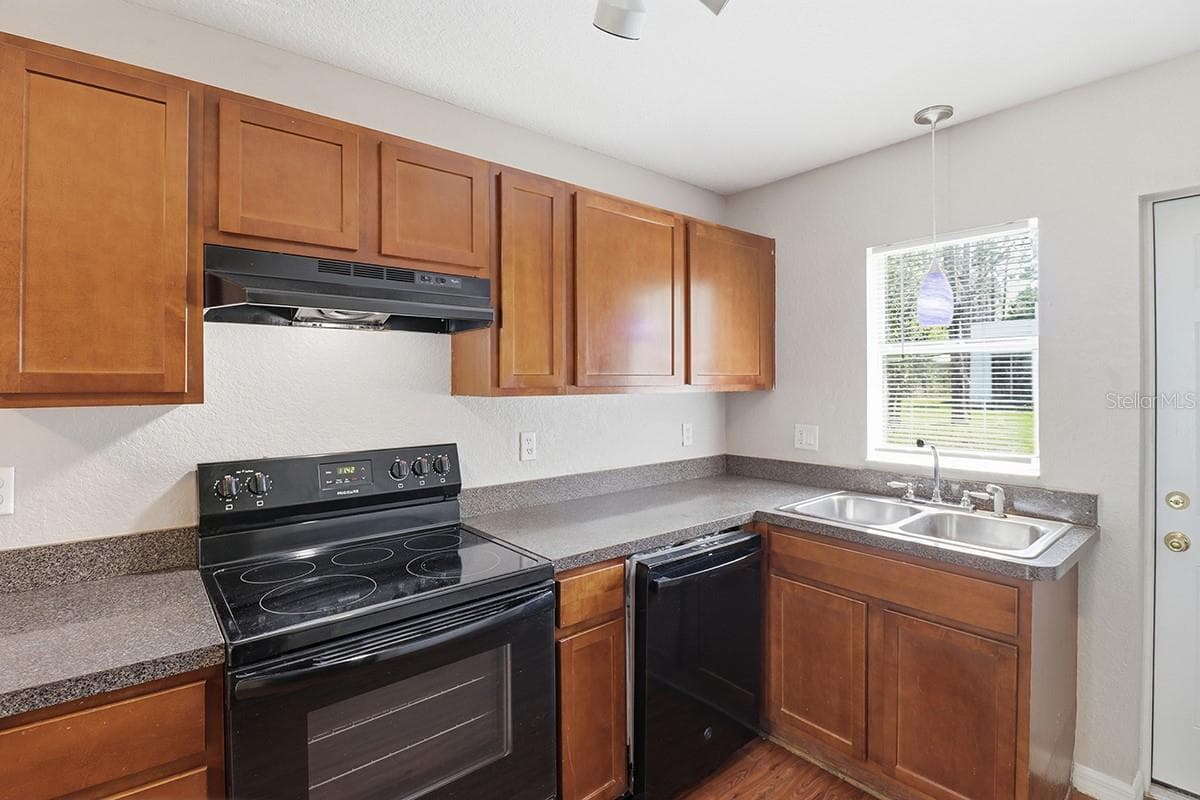 NOTE: Interior photos are from next-door duplex unit for sale by the same owner. Floor plans are identical. - 9261 N PEACHTREE WAY, CITRUS SPRINGS