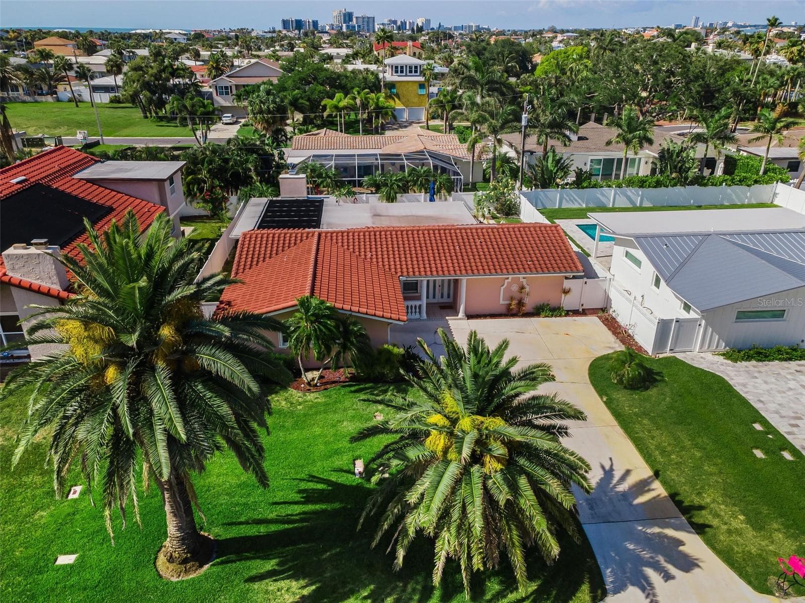 Single Family Residence at 111 17TH ST, BELLEAIR BEACH, photo 13 of 100