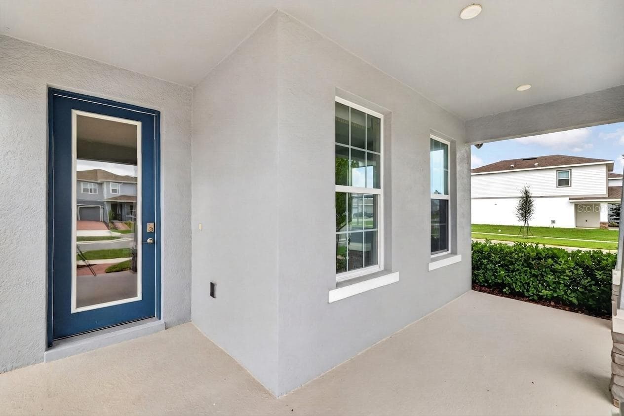 Covered front porch - 3894 CAPITAL REEF WAY, APOPKA