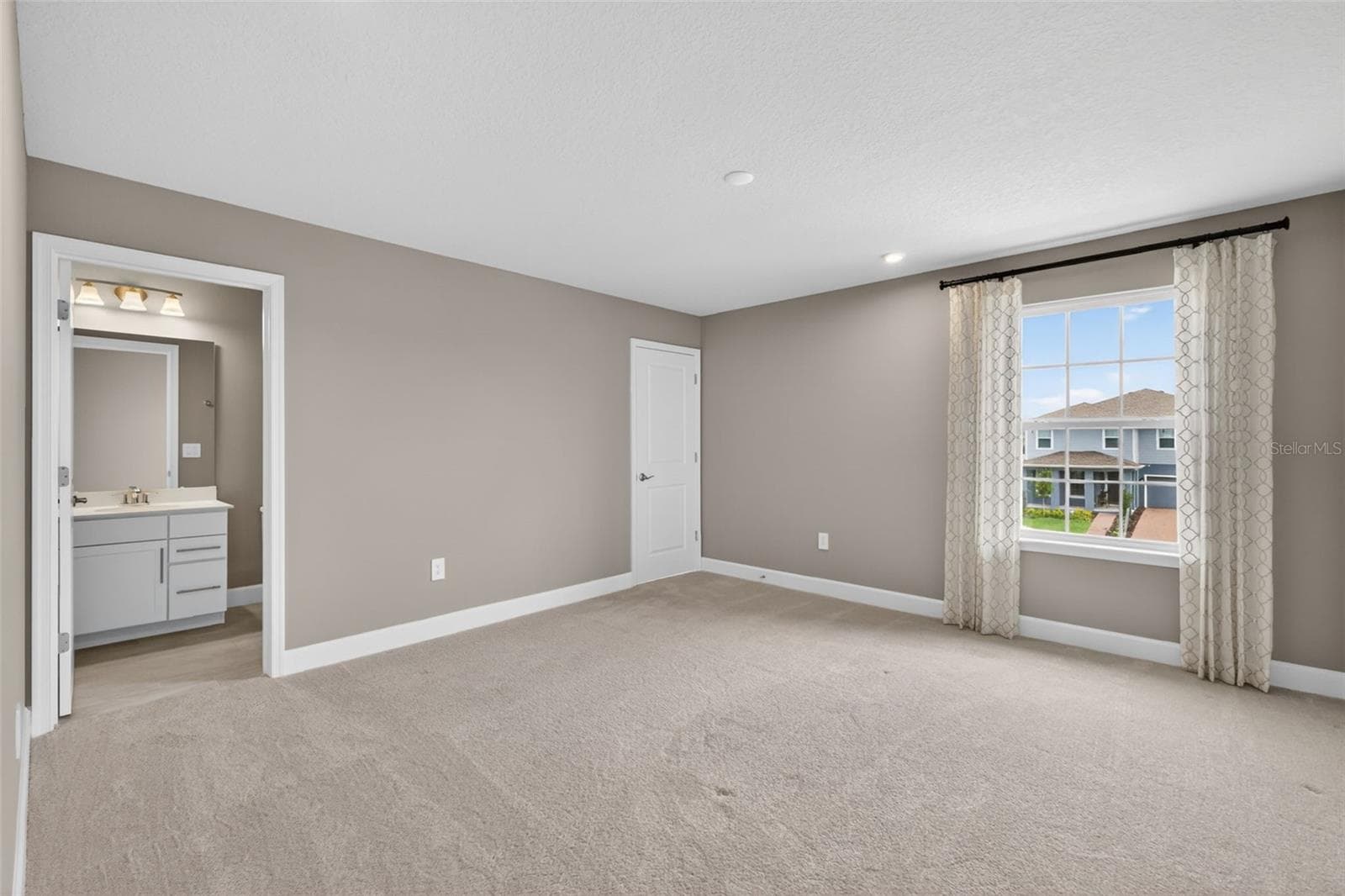 Bedroom 2 with private bathroom - 3894 CAPITAL REEF WAY, APOPKA