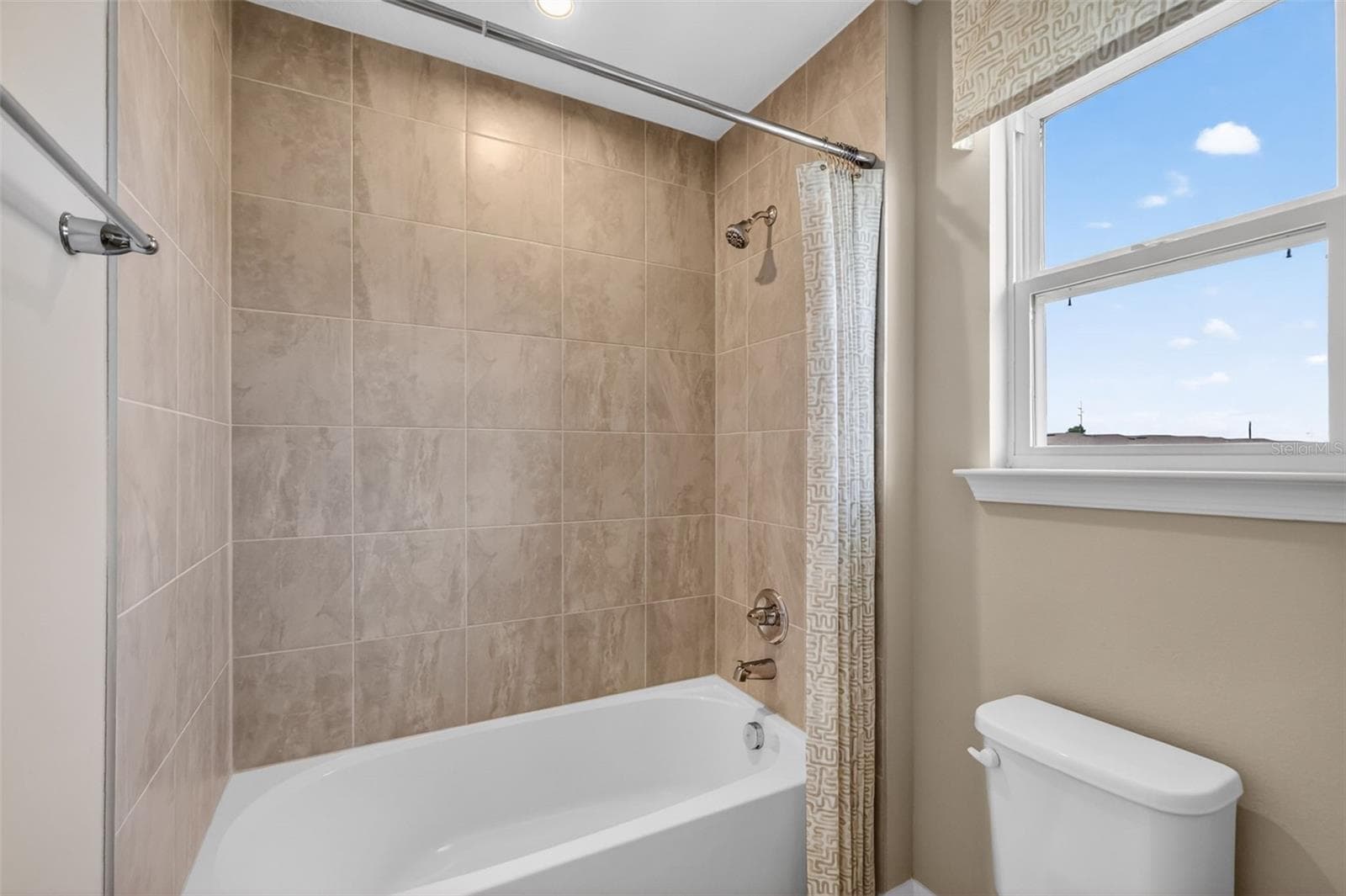 Bathroom 3 (adjacent to Bedroom 3) - 3894 CAPITAL REEF WAY, APOPKA