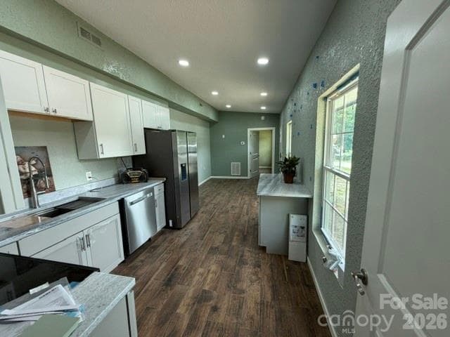 Interior view of apartment. - 68 Circle Drive, Marion