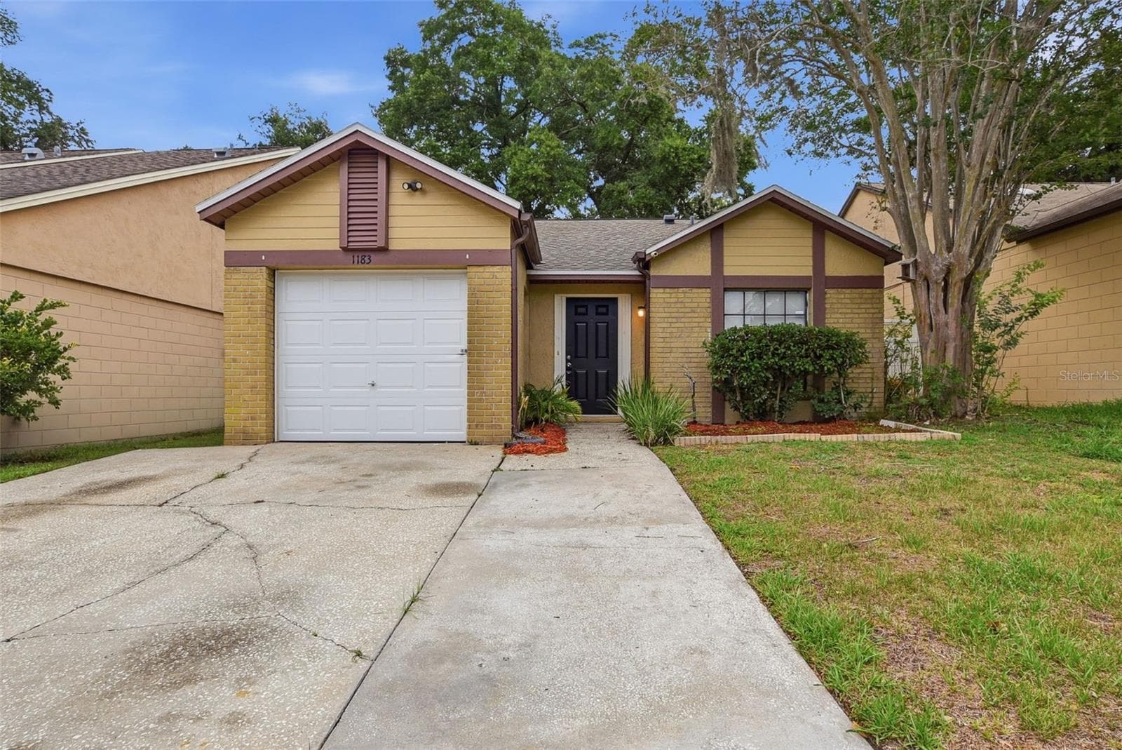 1183 PIN OAK DR