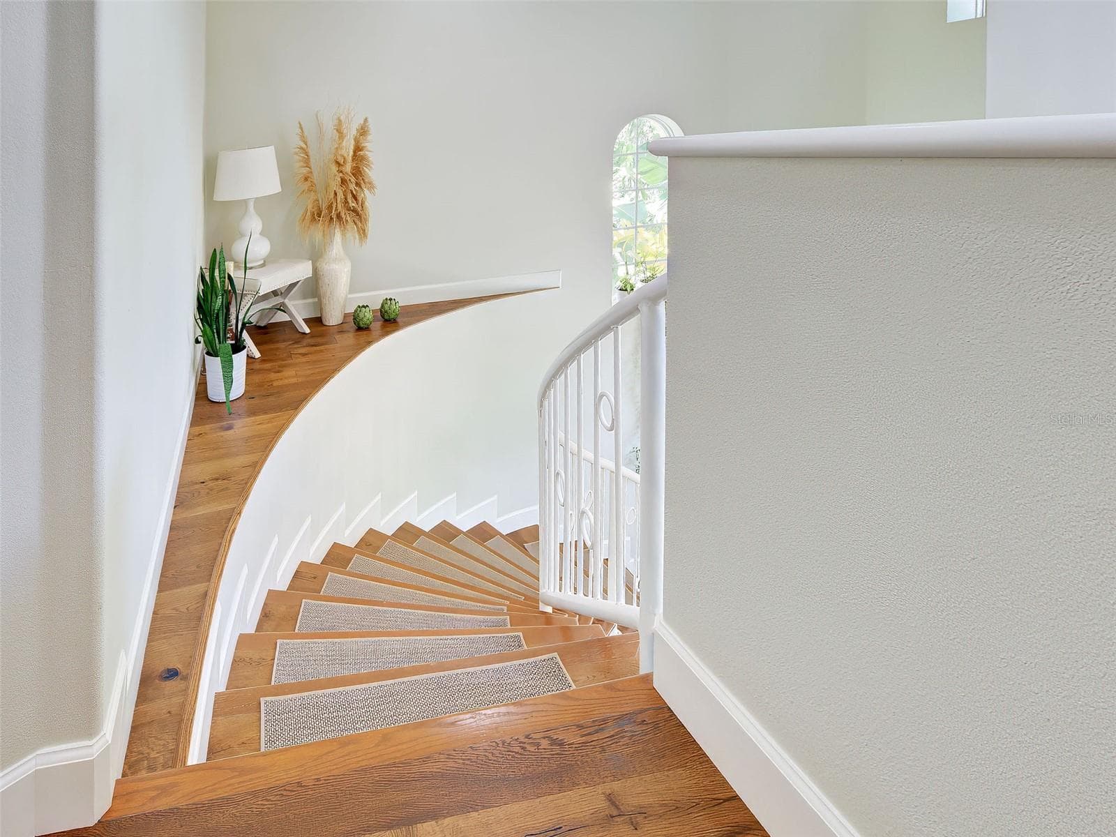 Elegant curved stairs to 1st floor. - 5026 HANGING MOSS LN, SARASOTA