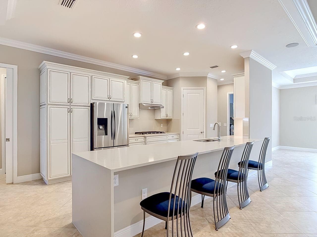 Natural Gas cooktop with upgraded cabinets - 8461 BRIDGEPORT BAY CIR, MOUNT DORA