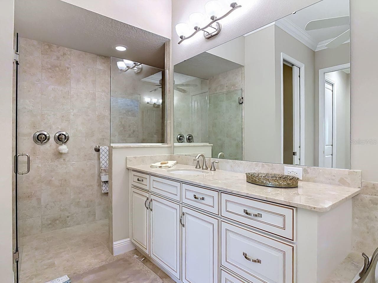 Walk In Shower - 8461 BRIDGEPORT BAY CIR, MOUNT DORA