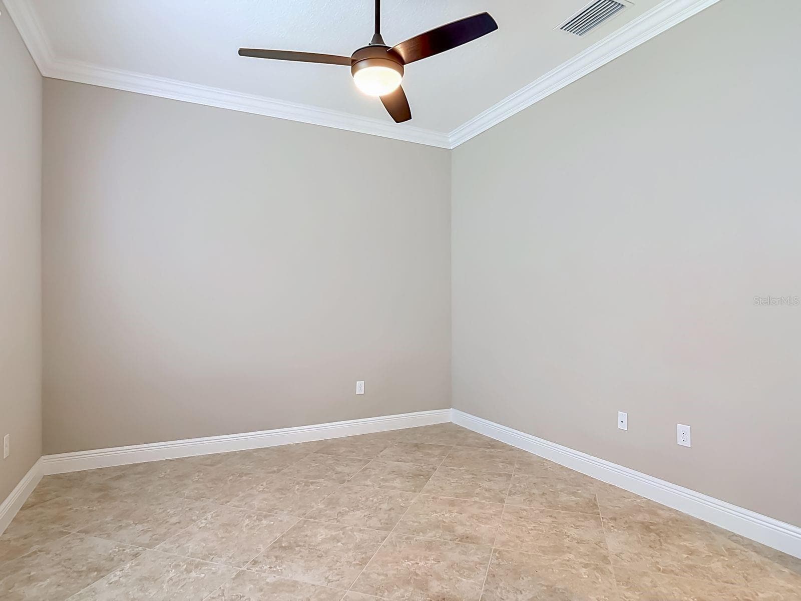 Single Family Residence at 8461 BRIDGEPORT BAY CIR, MOUNT DORA, photo 25 of 45