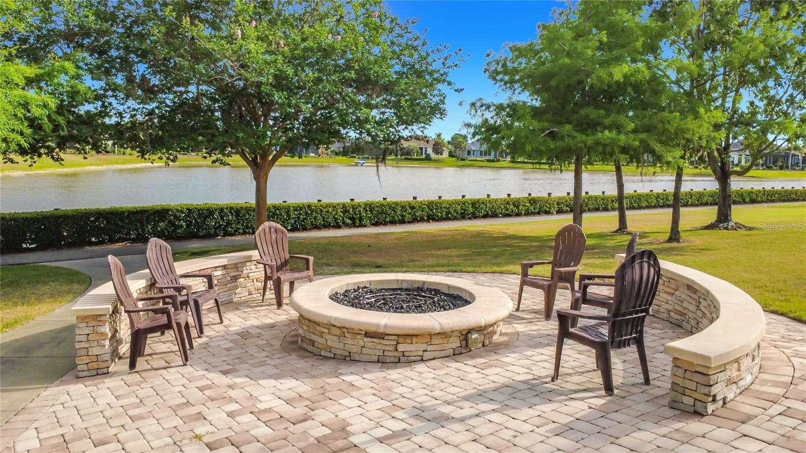 Community Fire Pit - 8461 BRIDGEPORT BAY CIR, MOUNT DORA