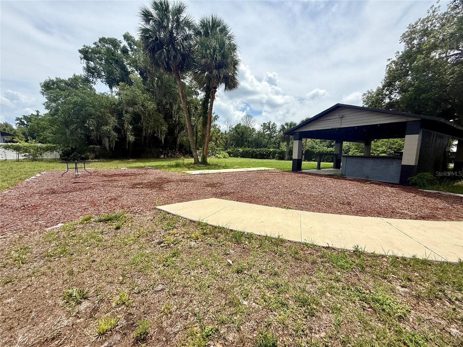 Picnic pavilion - 503 PALMETTO ST, EUSTIS