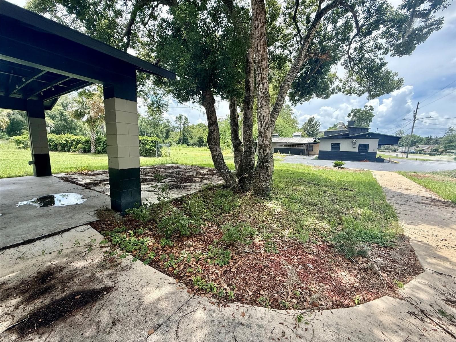 Picnic pavilion - 503 PALMETTO ST, EUSTIS