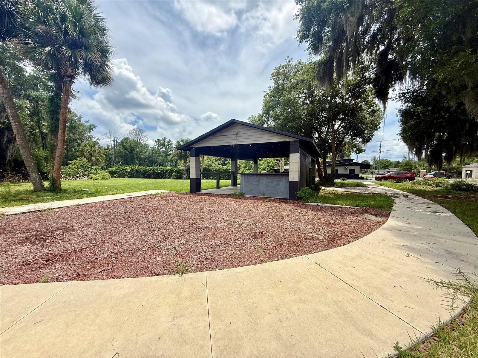 Picnic pavilion - PALMETTO ST, EUSTIS