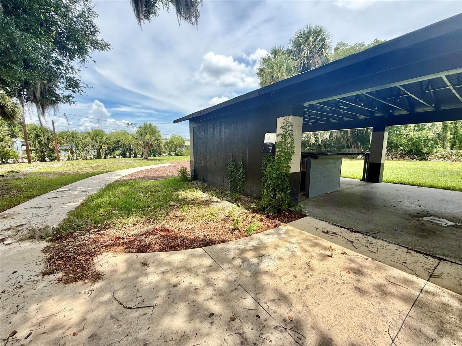 Picnic pavilion - PALMETTO ST, EUSTIS