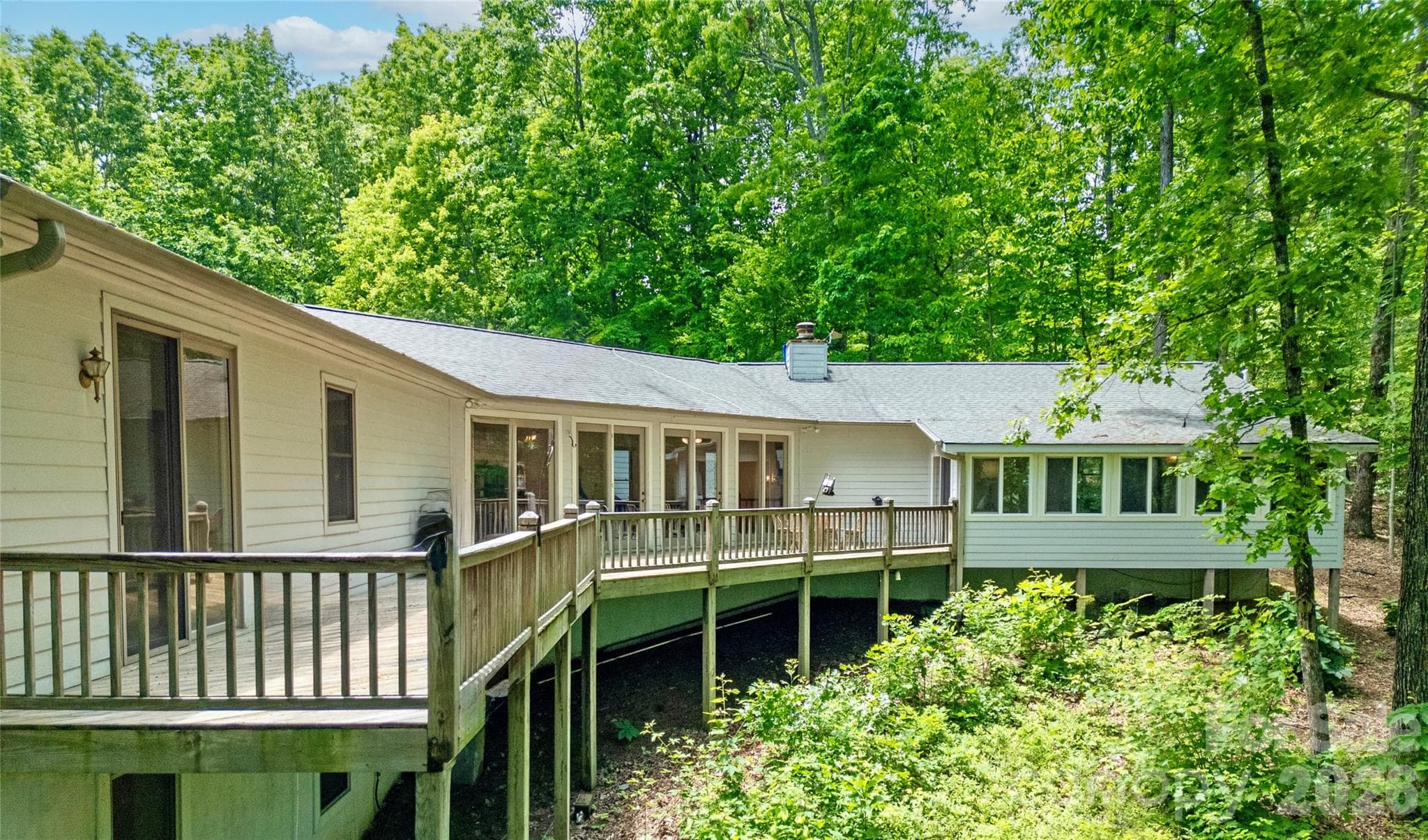 Expansive space with sweeping decks - 154 Chestnut Lane, Cedar Mountain