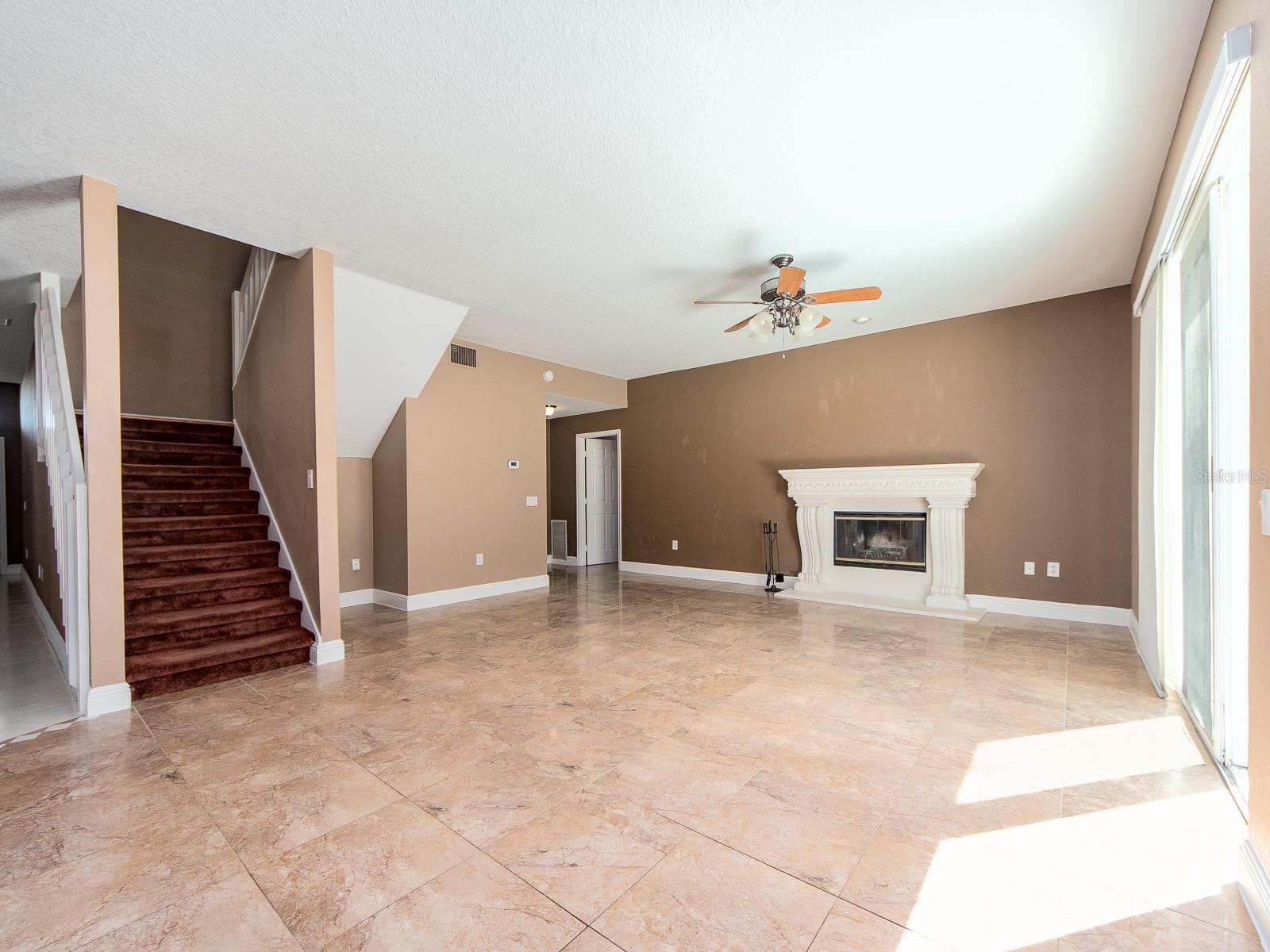 Living room/family room - 3256 BENTLEY DR, PALM HARBOR