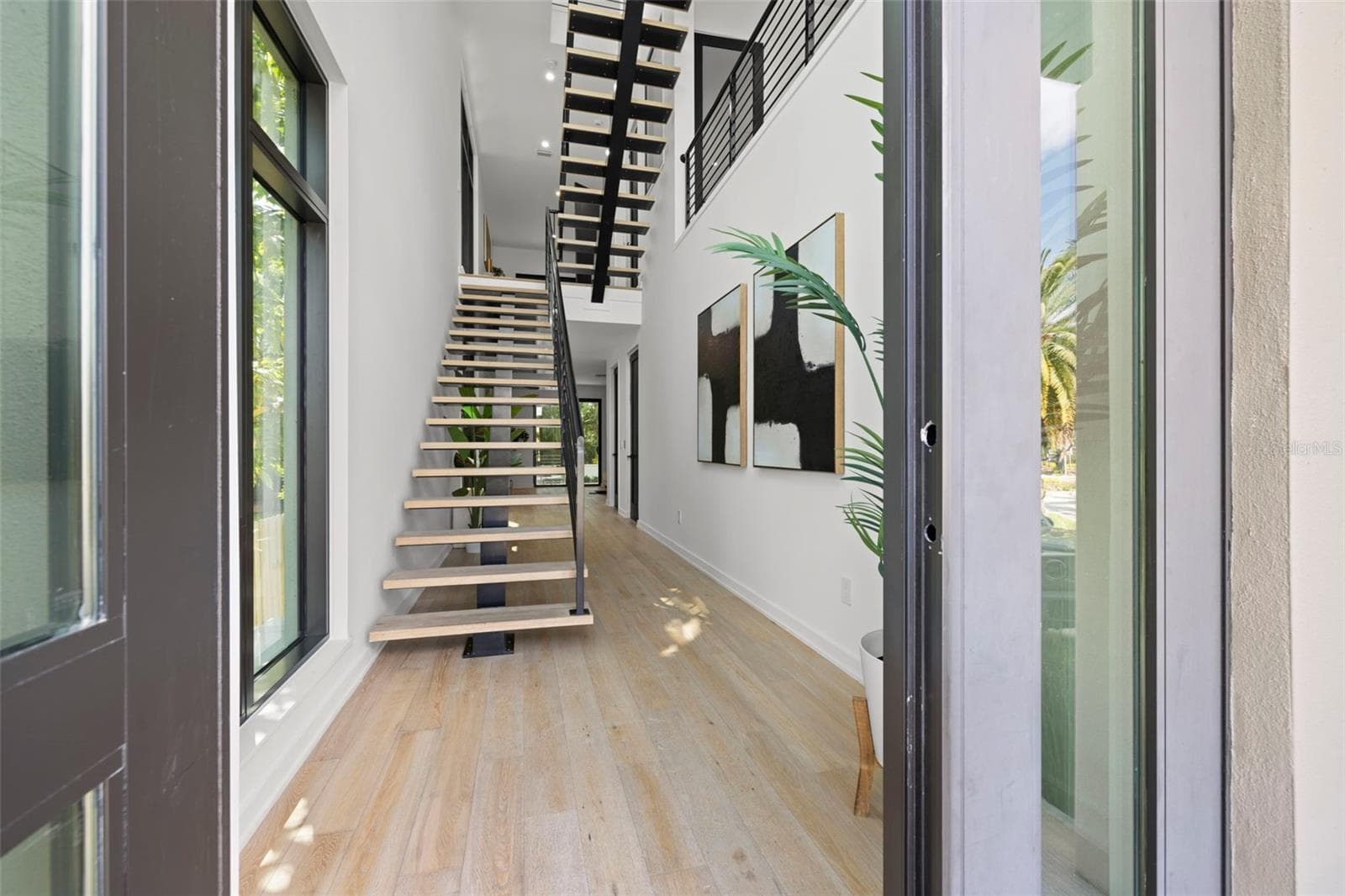 Townhouse at 98 W DAVIS BLVD, TAMPA, photo 9 of 86