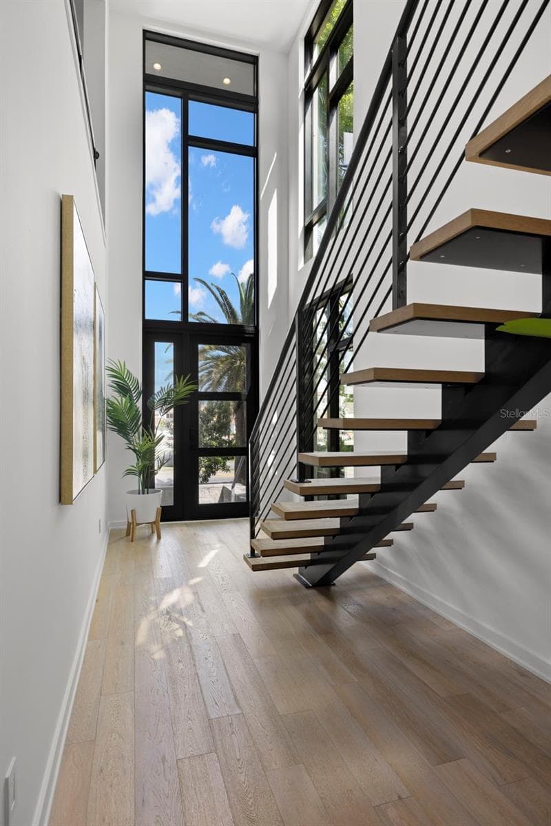 Townhouse at 98 W DAVIS BLVD, TAMPA, photo 11 of 86