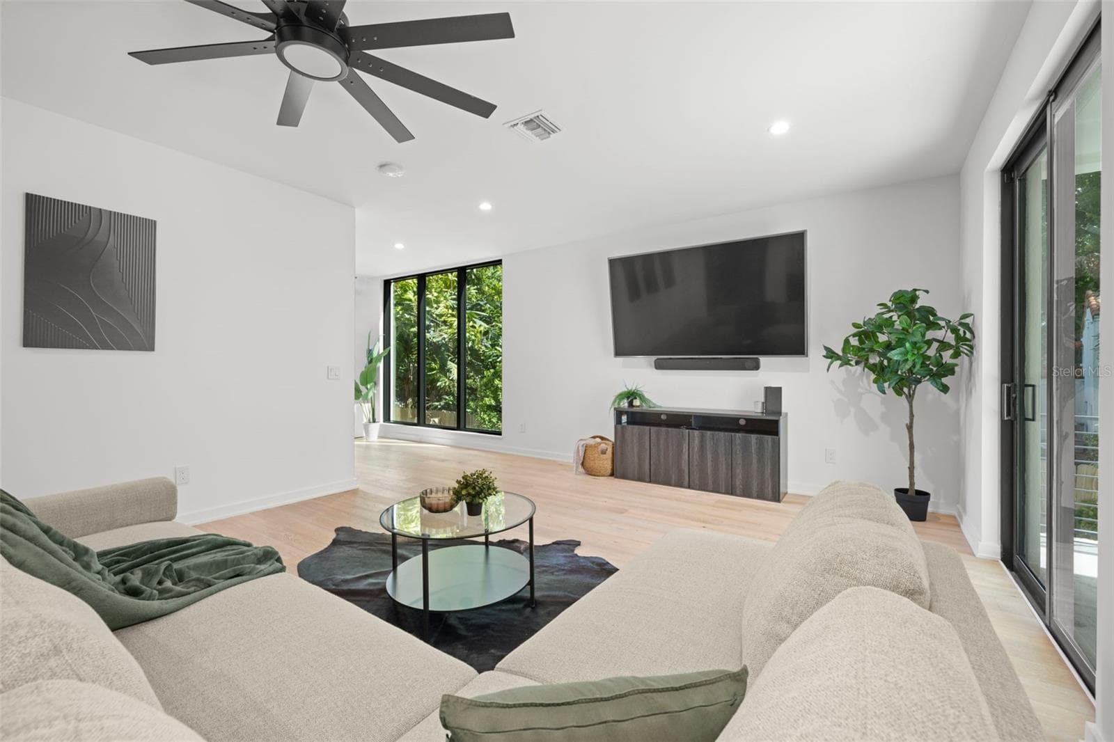 Townhouse at 98 W DAVIS BLVD, TAMPA, photo 18 of 86