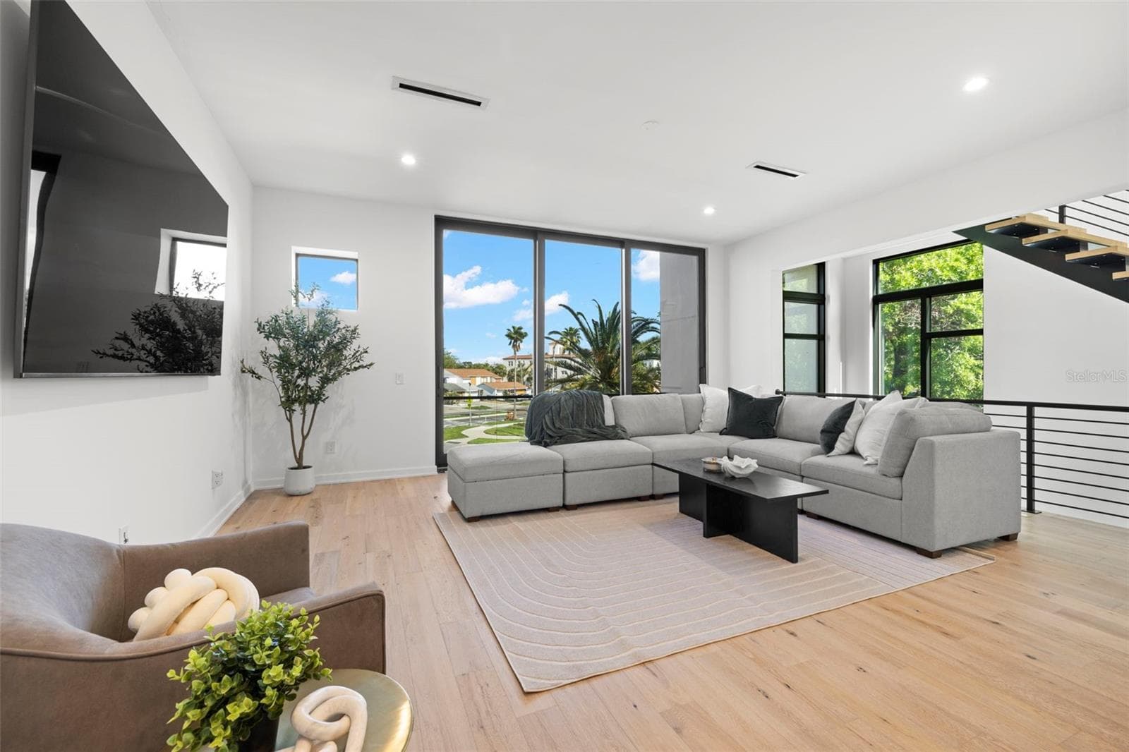 Townhouse at 98 W DAVIS BLVD, TAMPA, photo 43 of 86