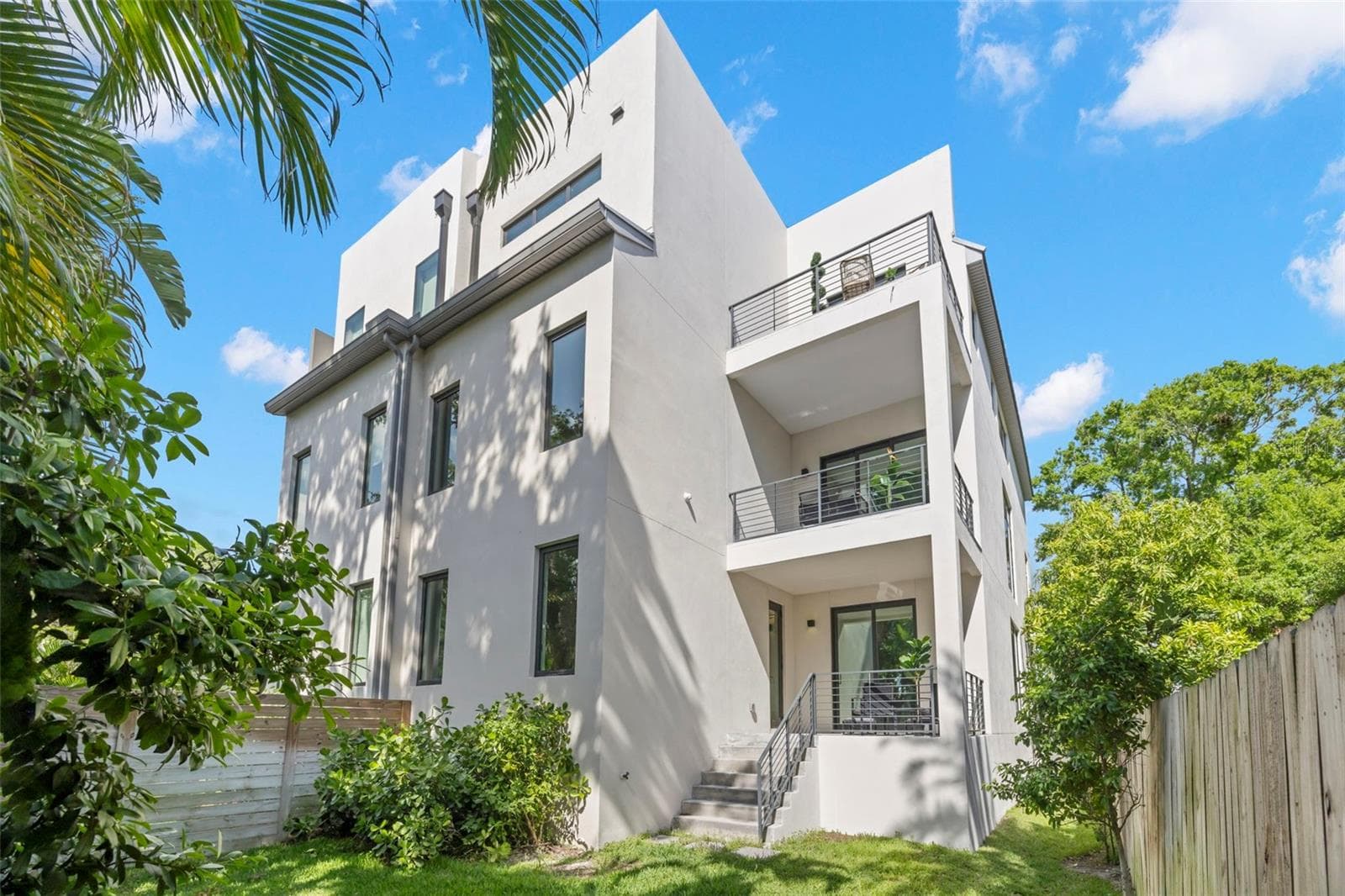 Townhouse at 98 W DAVIS BLVD, TAMPA, photo 73 of 86
