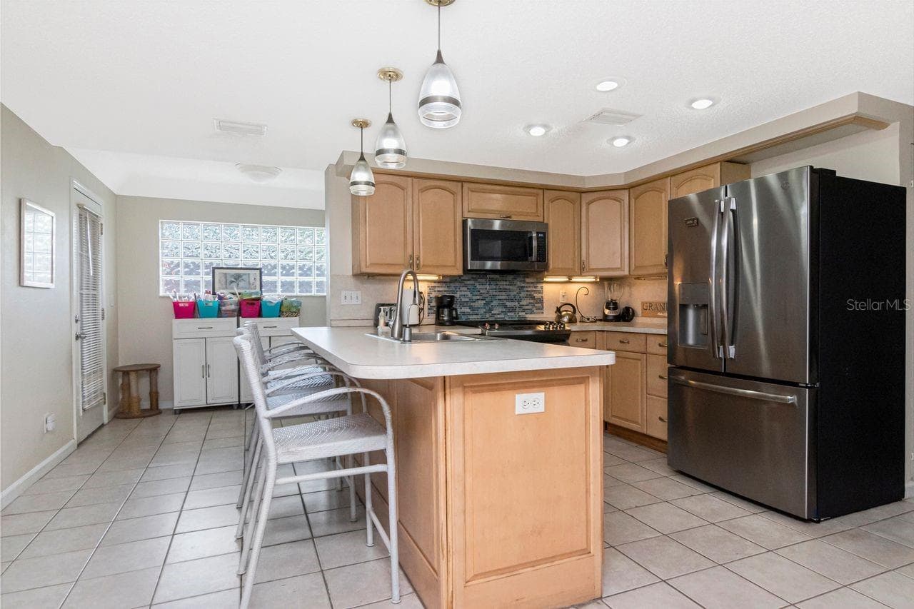 MAIN HOUSE KITCHEN - 10532 67TH AVE, SEMINOLE