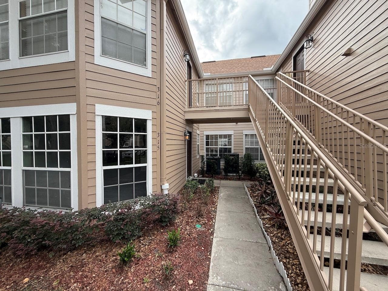 696 YOUNGSTOWN PKWY #315