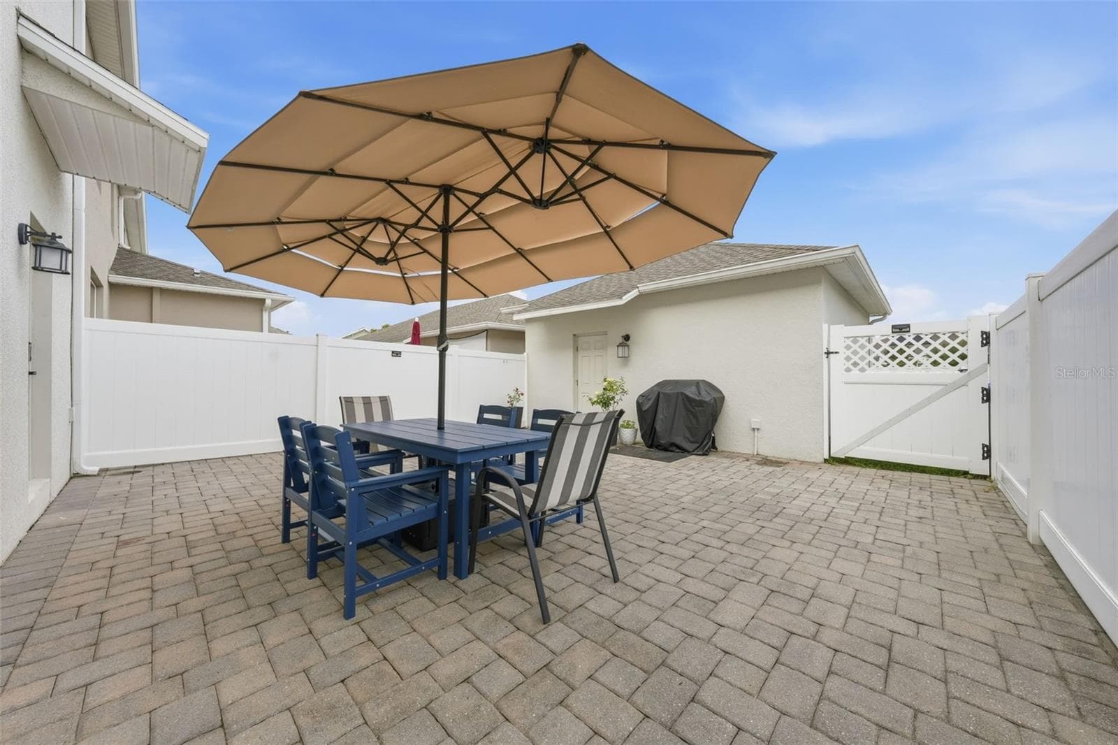 Courtyard between kitchen and garage - 11025 SUSPENSE DR, WINTER GARDEN