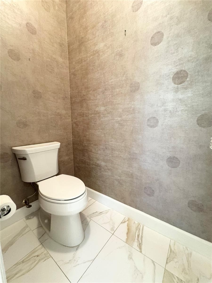 PRIMARY WATER CLOSET - 1250 E LANGLEY CT, LAKE MARY