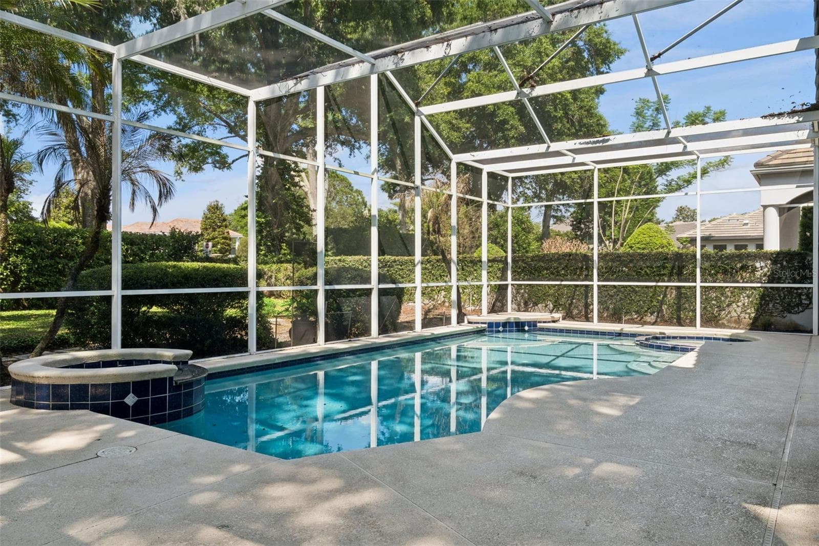SCREENED IN POOL AREA WITH WATER FOUNTAIN AND SPA - 1250 E LANGLEY CT, LAKE MARY