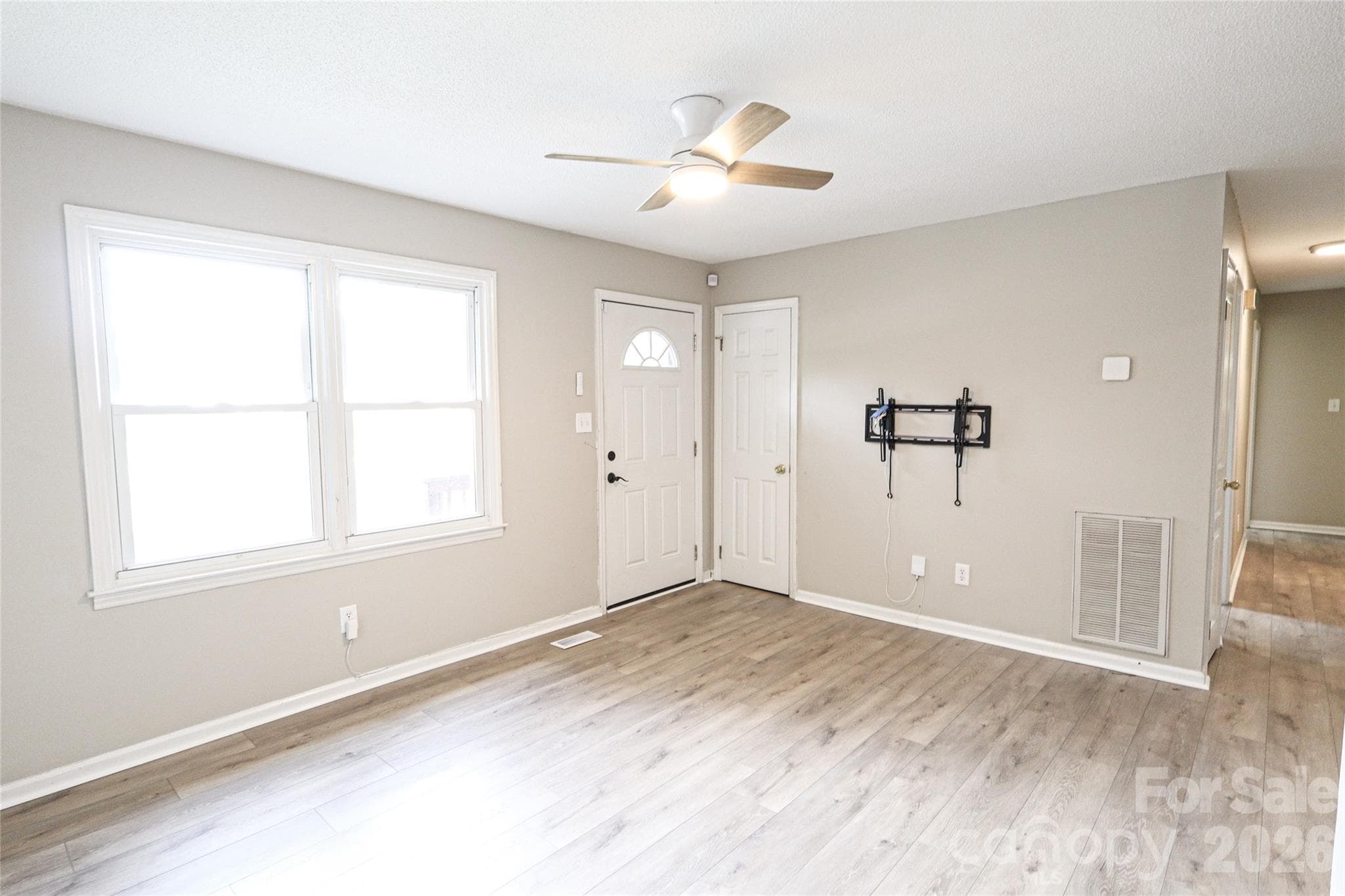 Single Family Residence at 1006 Iris Drive, Gastonia, photo 5 of 30