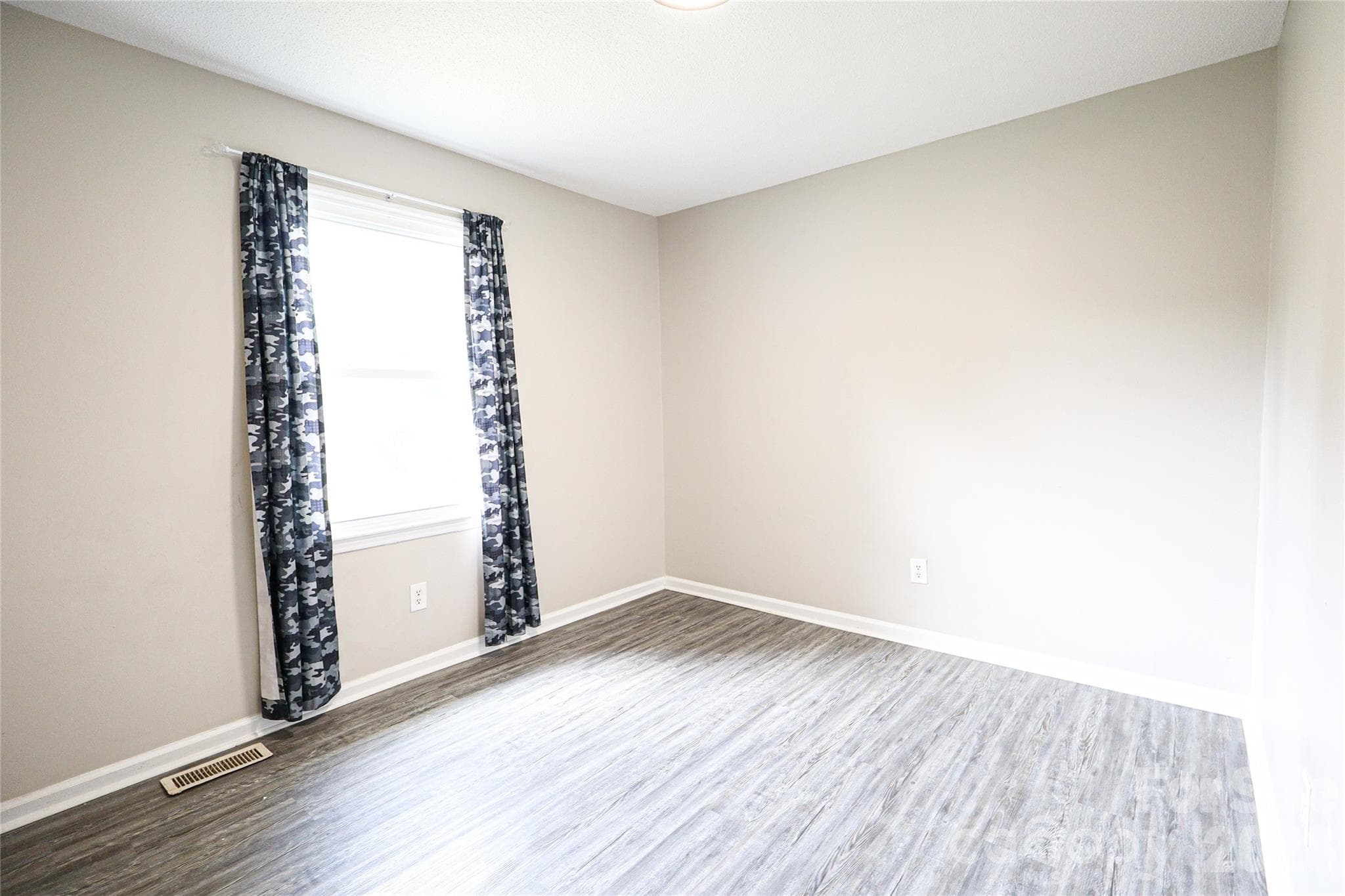 Single Family Residence at 1006 Iris Drive, Gastonia, photo 21 of 30