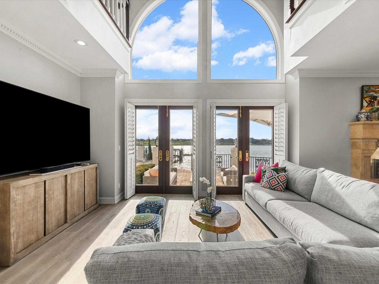 LIVING ROOM WITH SWEEPING VIEWS - 429 ST ANDREWS DR, BELLEAIR